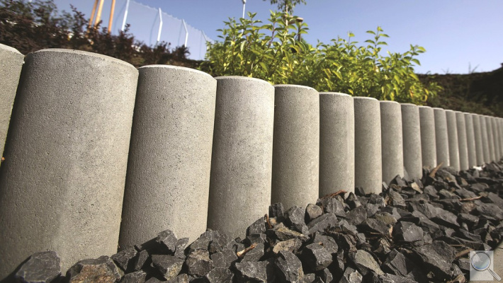 Palisády YVETTE CSB. povrch hladký - barva černá