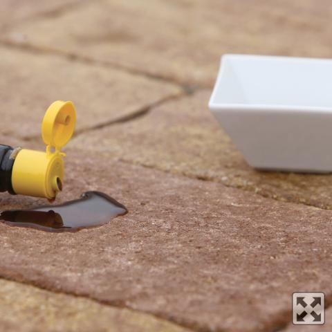 Ochrana dlažby povrchovou úpravou CLEAN PROTECT PLUS - cpp soja - CPP nepropustí do dlažby ani sojovou omáčku