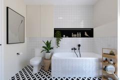 Koupelna Vilar Albaro Precorte - SIKO-koupelna-v-minimalistickem-stylu-v-bilem-a-cernem-provedeni-patchwork-serie-Precorte-002