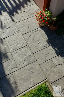 Velkoplošná dlažba Altea. 