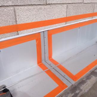 GUMOTĚS - obr. 4 - očištěný podklad si vymaskujeme pomocí FASÁDNÍ PÁSKY GUMOTĚS - obr. 4 - očištěný podklad si vymaskujeme pomocí FASÁDNÍ PÁSKY