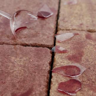 Ochrana dlažby povrchovou úpravou CLEAN PROTECT PLUS - cpp vino  - I víno z dlažby hravě odstraníte