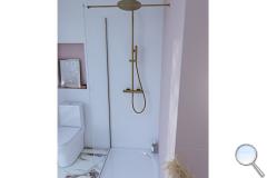 Koupelna Dom Kipling růžová 1 - koupelna-kipling-ruzova-kvetinovy-vzor-mramor-se-sprchovym-koutem-004