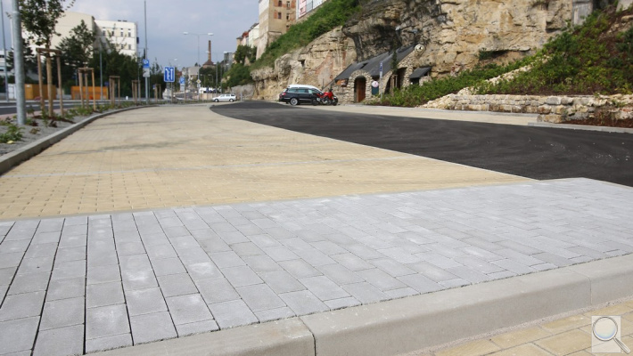 Zámková dlažba CIHLA ROVNÉ HRANY. Povrch hladký - barva šedá