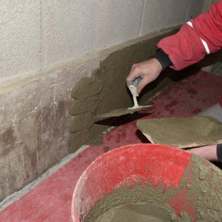 SPRAVBETON TH - obr. 1  - díky potlačené stékavosti ideální na vyrovnání soklu