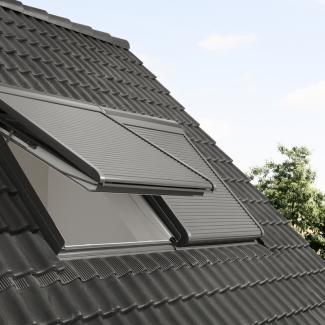 Systém VELUX ACTIVE with NETATMO - Ochrana interiéru před přehříváním  - Přidejte si na vaše okno speciálně designovanou venkovní roletu, která ochrání váš interiér před přehříváním. I s roletou si stále můžete užívat panoramatický výhled při zcela otevřeném okně.