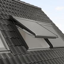 Systém VELUX ACTIVE with NETATMO - Ochrana interiéru před přehříváním - Přidejte si na vaše okno speciálně designovanou venkovní roletu, která ochrání váš interiér před přehříváním. I s roletou si stále můžete užívat panoramatický výhled při zcela otevřeném okně.