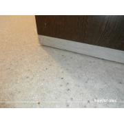 Kamenný koberec TOPSTONE Bianco Carrara. kam_nkov_kam_nek_topstone_bianco_carrara_v_interi_ru&nbsp;