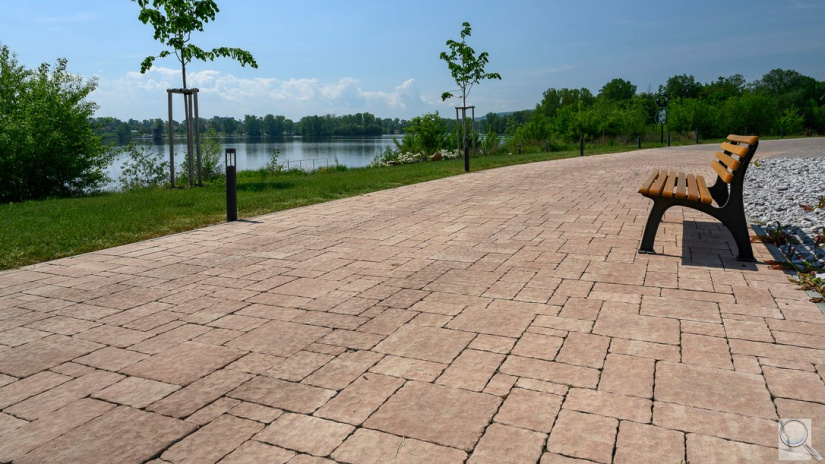 Venkovní betonová dlažba CSB - CONCEPT. RELIÉF ANTIKO - barva NATURCOLOR PLAYA
