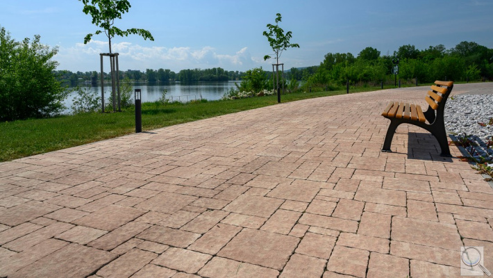 Venkovní betonová dlažba CSB - CONCEPT. RELIÉF ANTIKO - barva NATURCOLOR PLAYA