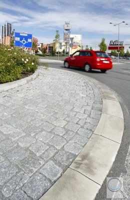Obrubníky Ronda, obloukové. 