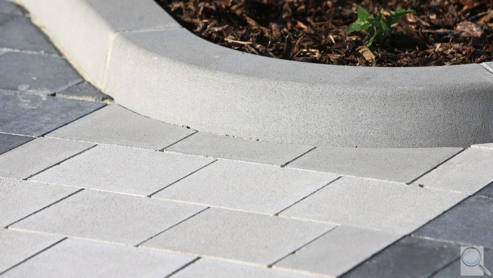 OBRUBNÍK SILNIČNÍ H CSB. povrch hladký - barva šedá