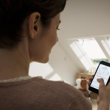 Systém VELUX ACTIVE with NETATMO - Kompatibilní s VELUX ACTIVE with NETATMO - Systém VELUX ACTIVE with NETATMO díky zabudovaným senzorům pozná, kdy je potřeba vyvětrat, a zajistí vám tak zdravější vnitřní prostředí.