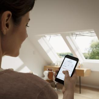 Systém VELUX ACTIVE with NETATMO - Kompatibilní s VELUX ACTIVE with NETATMO  - Systém VELUX ACTIVE with NETATMO díky zabudovaným senzorům pozná, kdy je potřeba vyvětrat, a zajistí vám tak zdravější vnitřní prostředí.