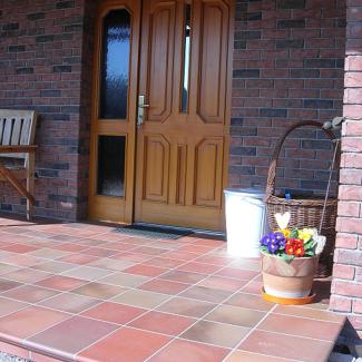 Klinker ukázky realizací - Cihlová dlažba Terra 316 patrizierrot ofenbunt  - 