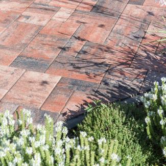 Nevšední barevná kombinace COLORMIX - CSB - VIA TECH v barvě COLORMIX RIENTE  - Betonová dlažba s&nbsp;prolínáním barevných pigmentů ve&nbsp;stylu Provence