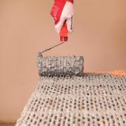 Nanášecí váleček Porotherm Easy 180. Aplikace tenkovrstvé malty Porotherm Profi pomocí válečku Porotherm Easy 180&nbsp;