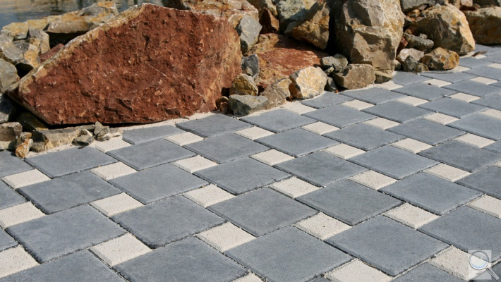 Zámková dlažba CSB QUADRO. Povrch hladký - barva černá