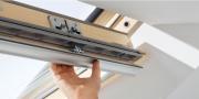 GLU 0061 - Velux střešní okno s horním ovládáním madlem (Horní ovládání s madlem)