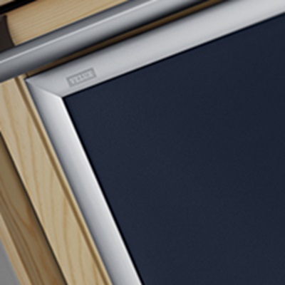 Velux roleta se stříbrnými bočními lištami